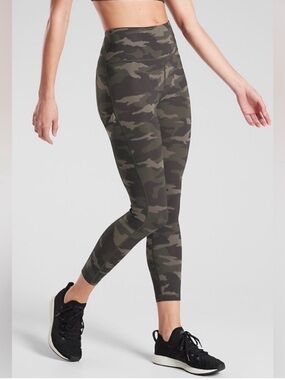 Athleta Ultimate Stash Pocket Camo 7/8 Tight Leggings Camo   Womens SZ S